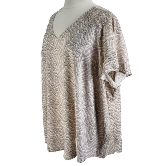 Torrid Animal Print Top Womens Size 6 6X Tan White V Neck Short Sleeve Blouse - Picture 3 of 7